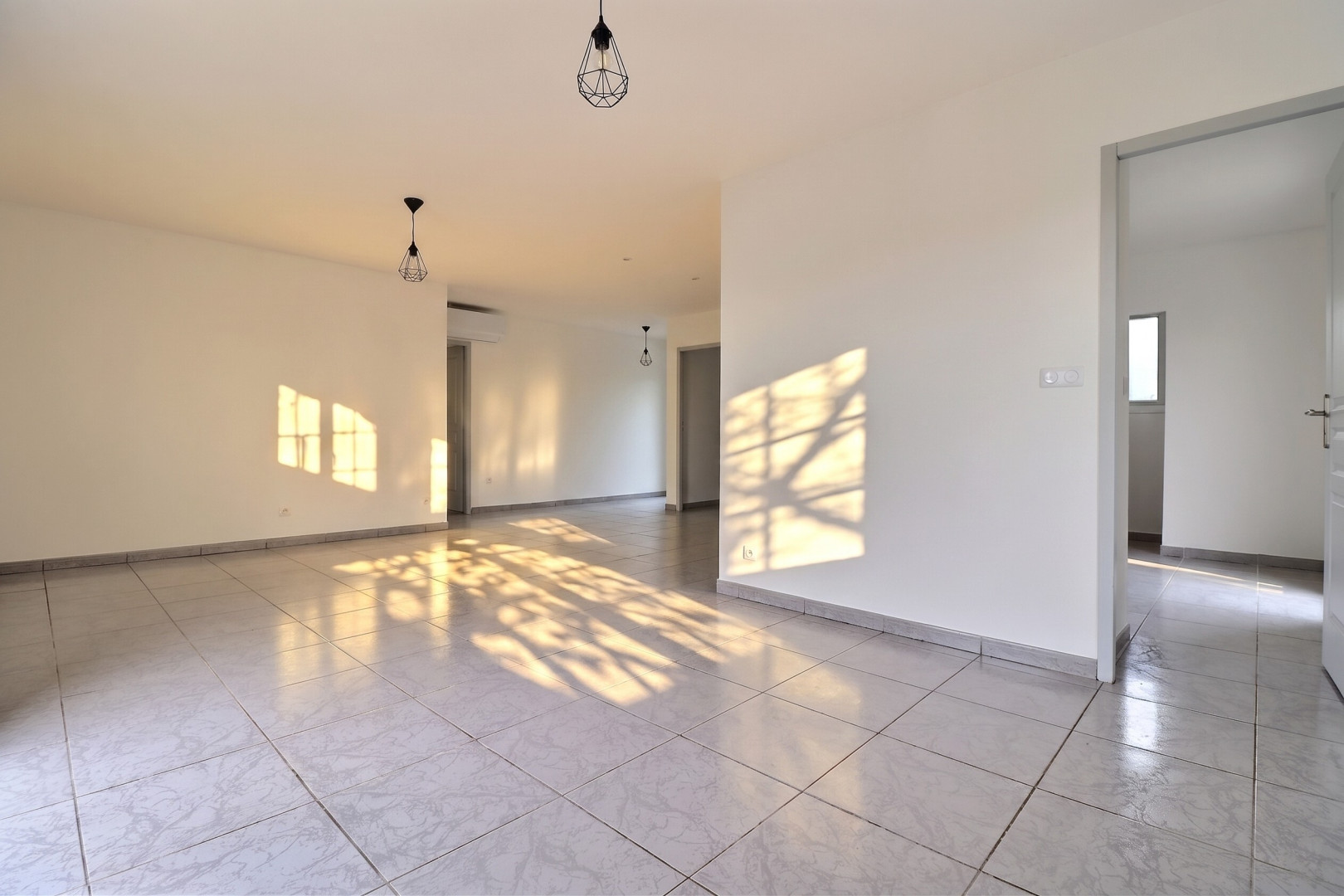 
                                                Vente
                                                 maison de plain-pied de 90 m² sans travaux
