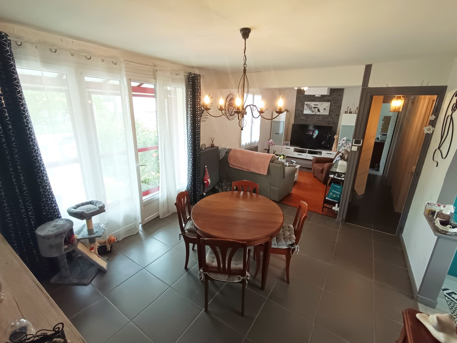 
                                                Vente
                                                 Maison de plain pied et sous sol complet