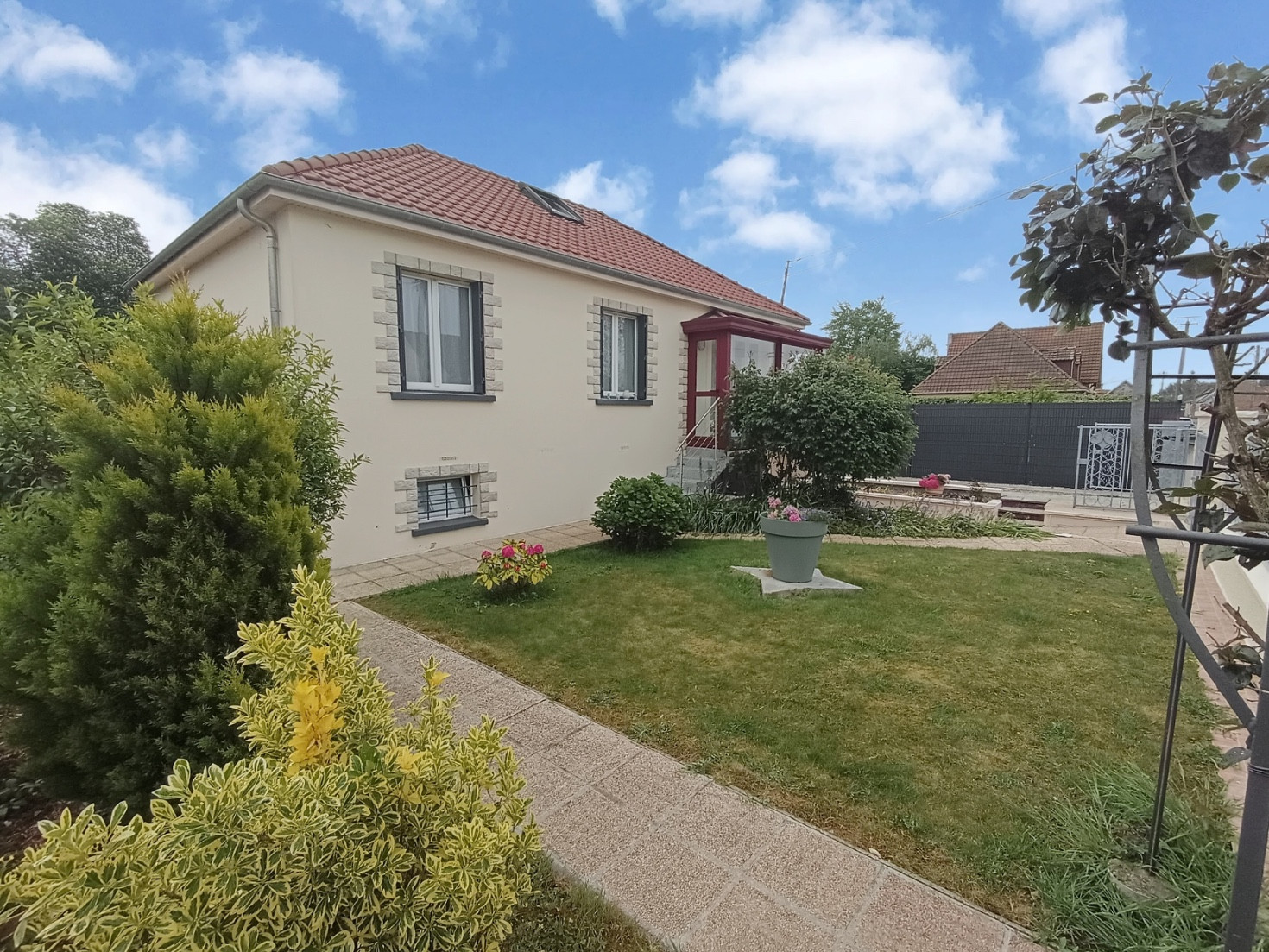 
                                                Vente
                                                 Maison de plain pied et sous sol complet