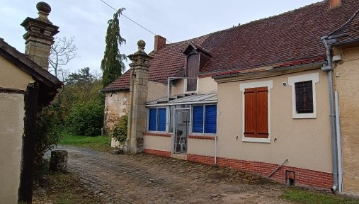 
                                                Vente
                                                 Maison de plain-pied et une grange  avec terrain