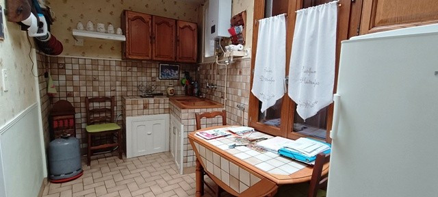 
                                                Vente
                                                 Maison de plain-pied et une grange  avec terrain