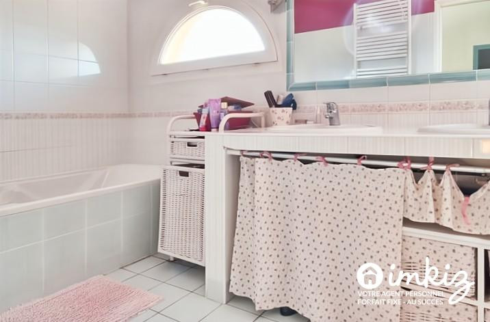 
                                                Vente
                                                 Maison de standing 190 m² piscine et garage double