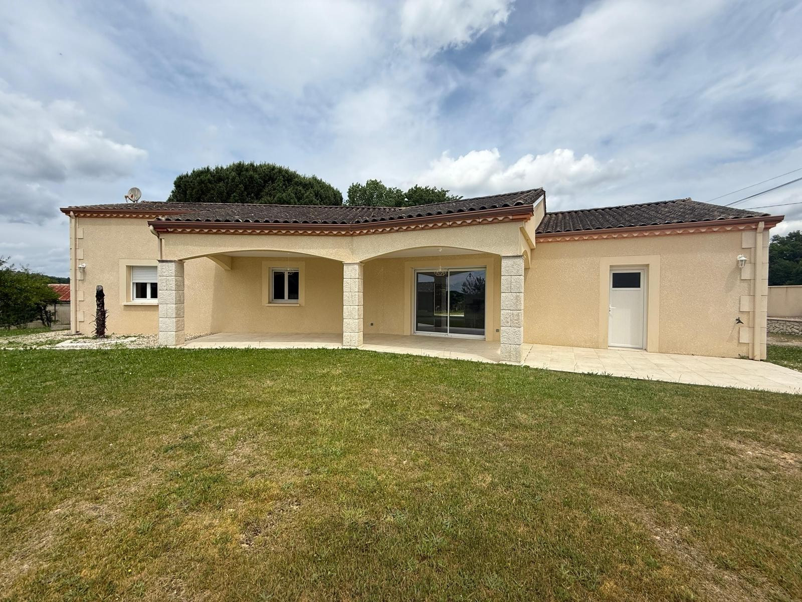 
                                                Vente
                                                 Maison de standing opportunité à saisir