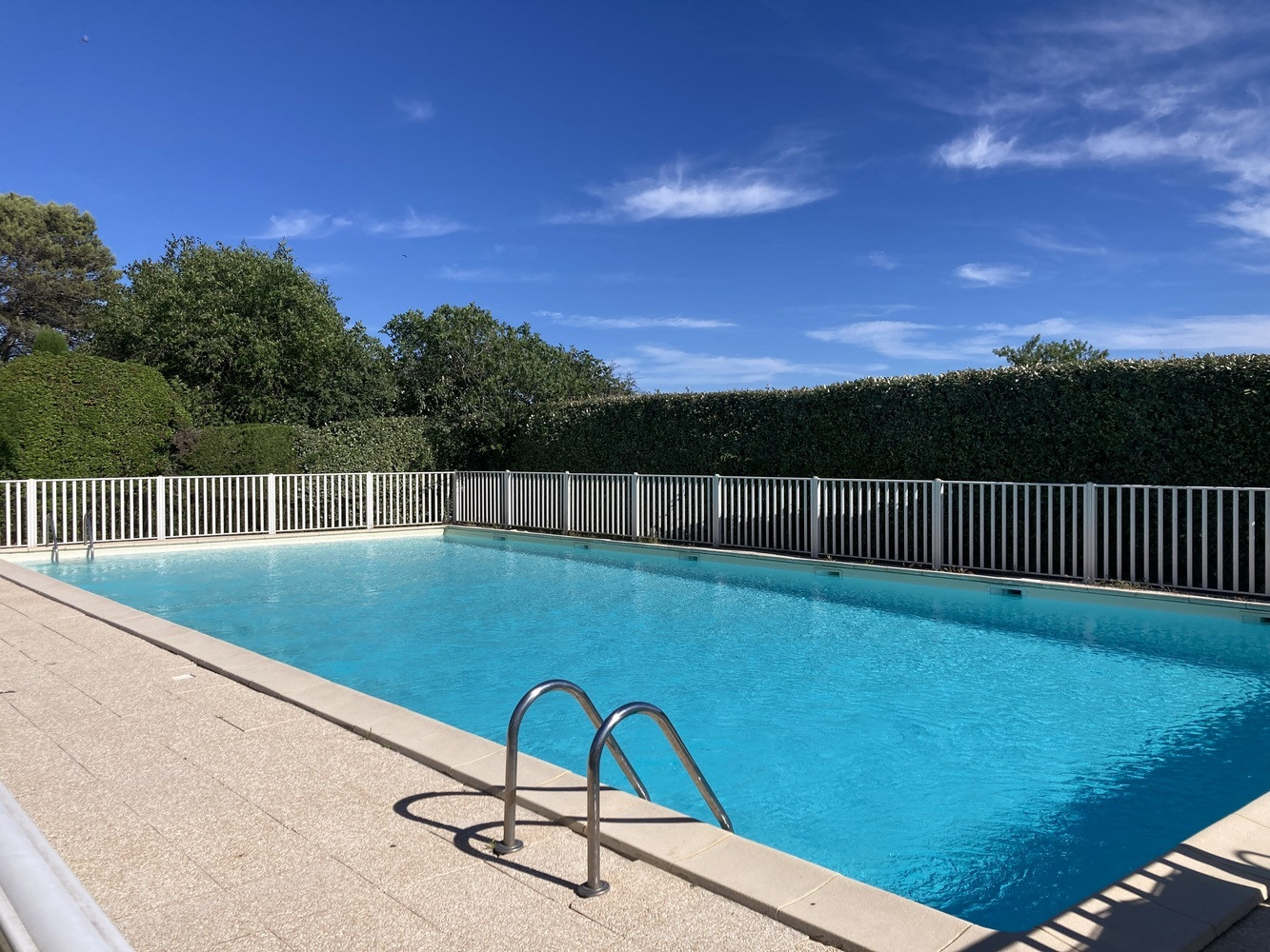 
                                                Location
                                                 Maison de type 3 - piscine commune