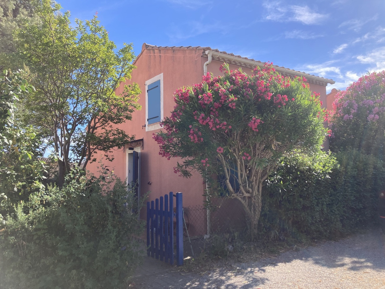 
                                                Location
                                                 Maison de type 3 - piscine commune