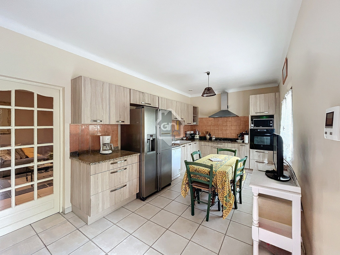 
                                                Vente
                                                 Maison de Type 5 sur 1577m2 de jardin.