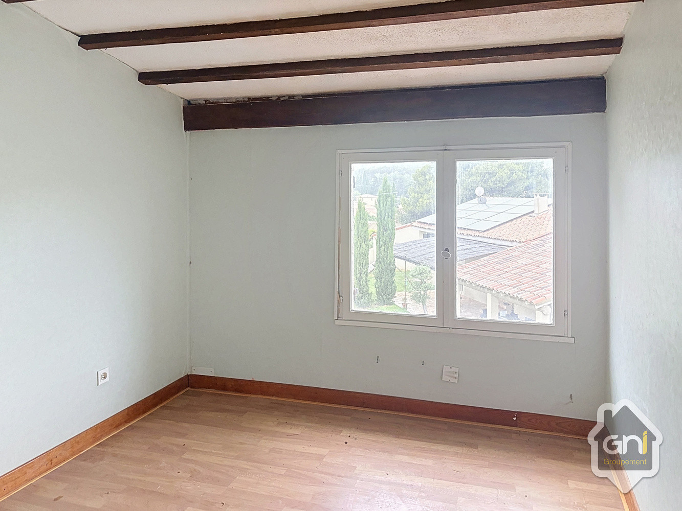
                                                Vente
                                                 Maison de Type 7 avec jardin.