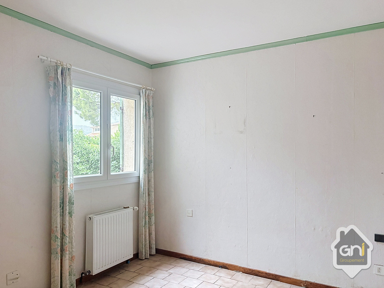 
                                                Vente
                                                 Maison de Type 7 avec jardin.