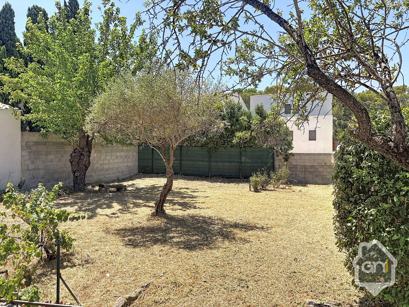 
                                                Vente
                                                 Maison de Type 7 avec jardin.