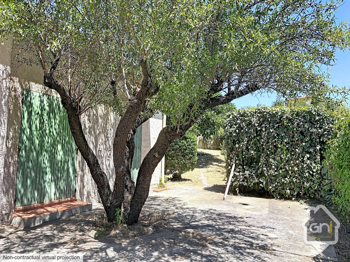 
                                                Vente
                                                 Maison de Type 7 avec jardin.