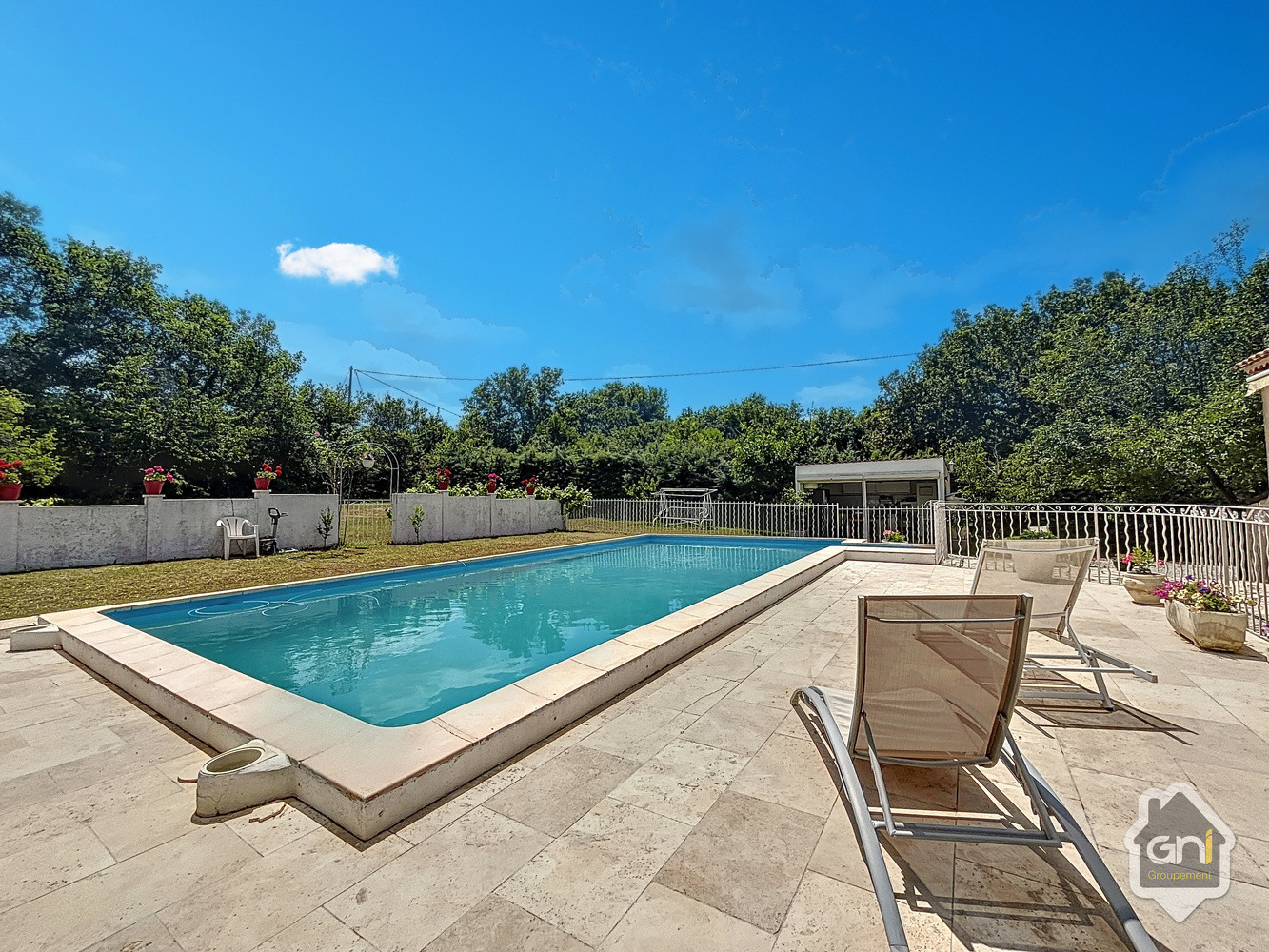 
                                                Vente
                                                 Maison de Type 8 avec jardin