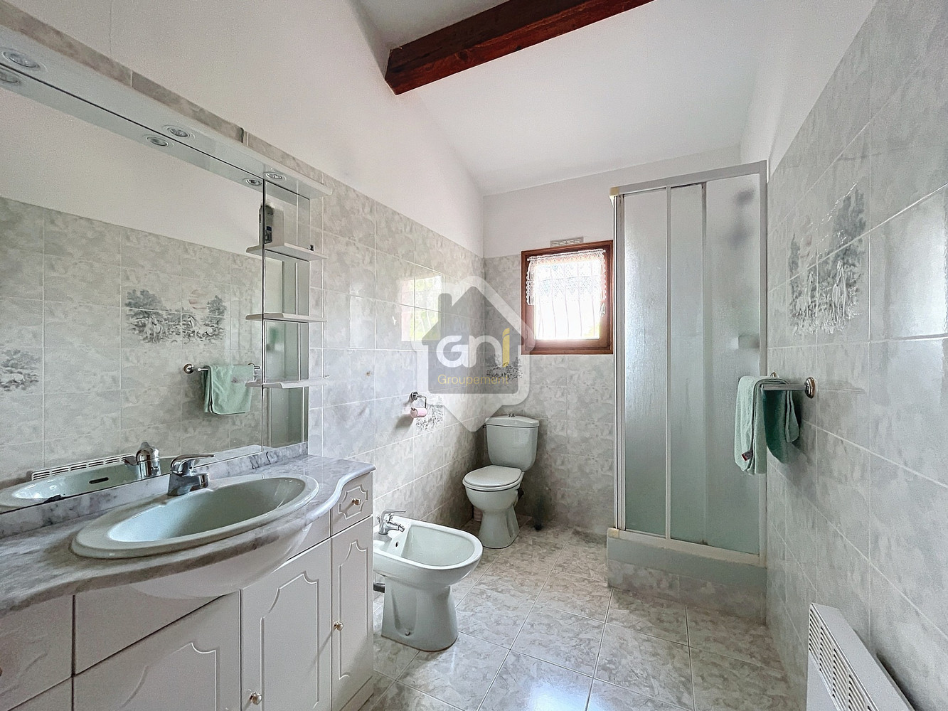 
                                                Vente
                                                 Maison de Type 8 avec jardin