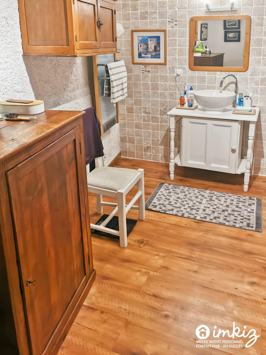 
                                                Vente
                                                 Maison de village 104 m² avec vue mer et montagne