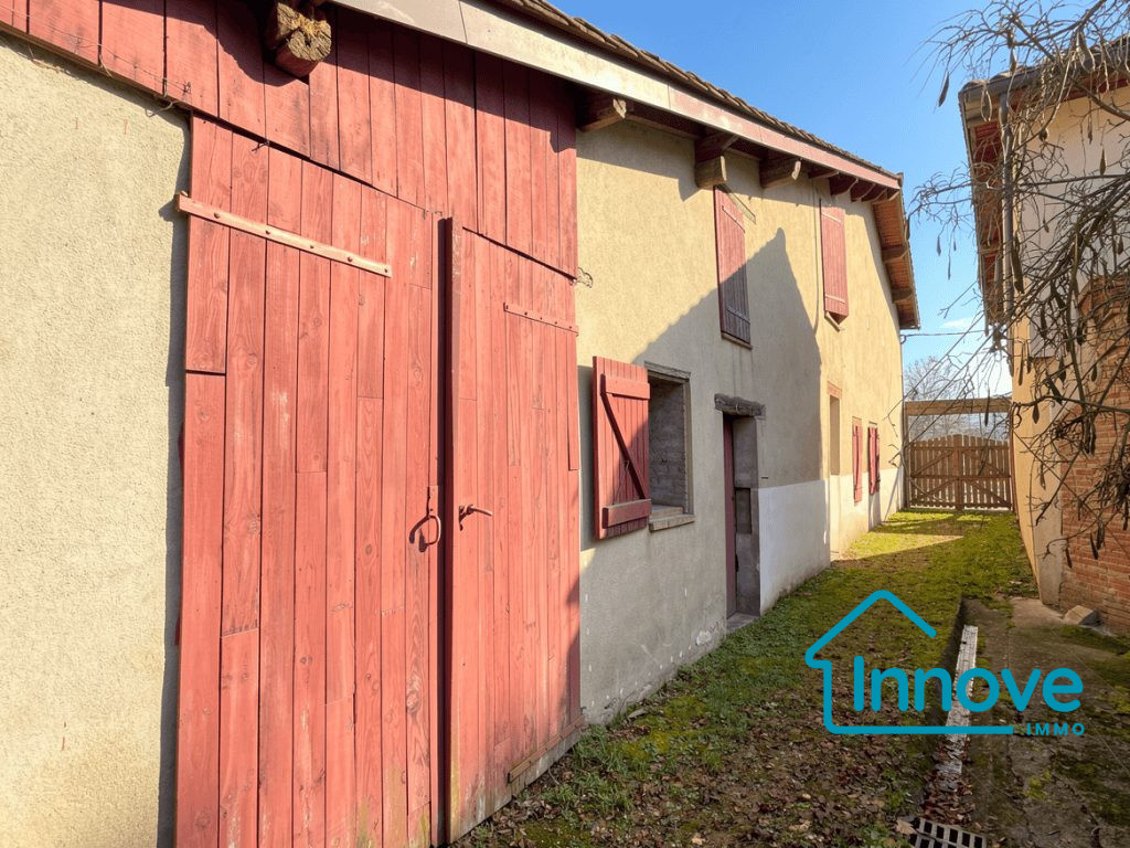 
                                                Vente
                                                 Maison de village à rénover au coeur de Pompignan