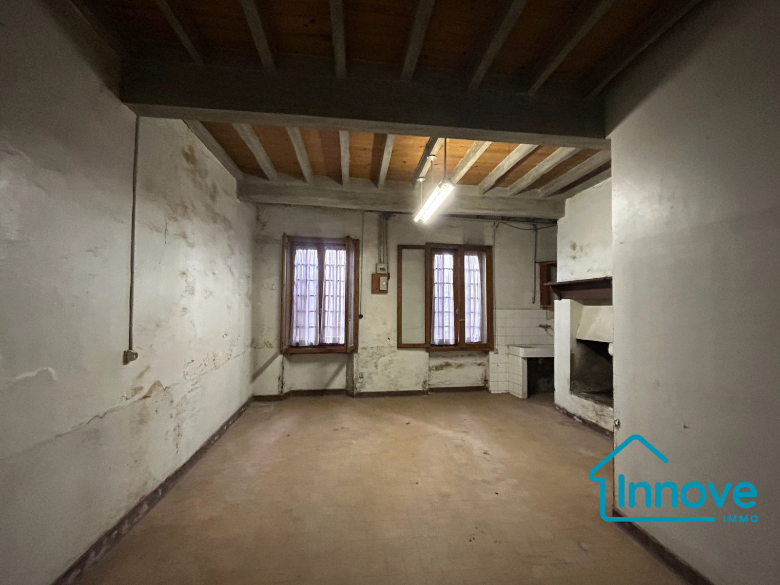 
                                                Vente
                                                 Maison de village à rénover au coeur de Pompignan