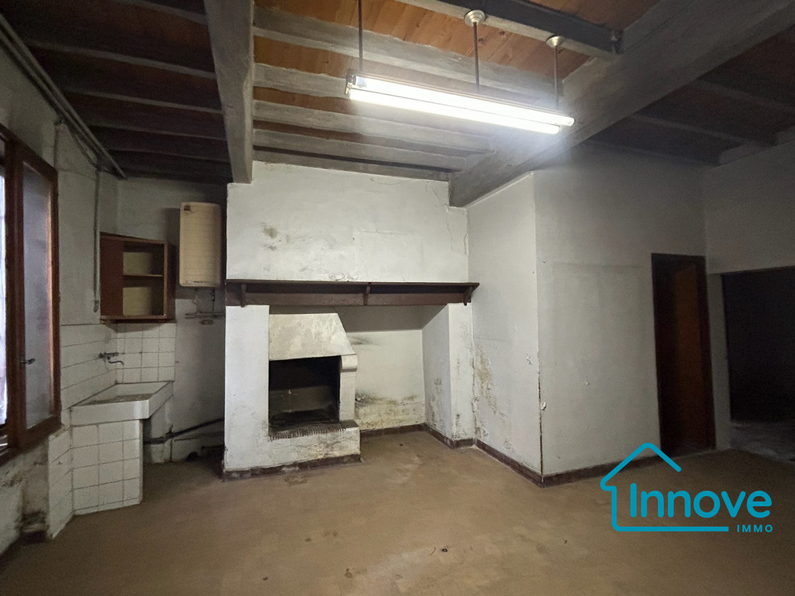 
                                                Vente
                                                 Maison de village à rénover au coeur de Pompignan