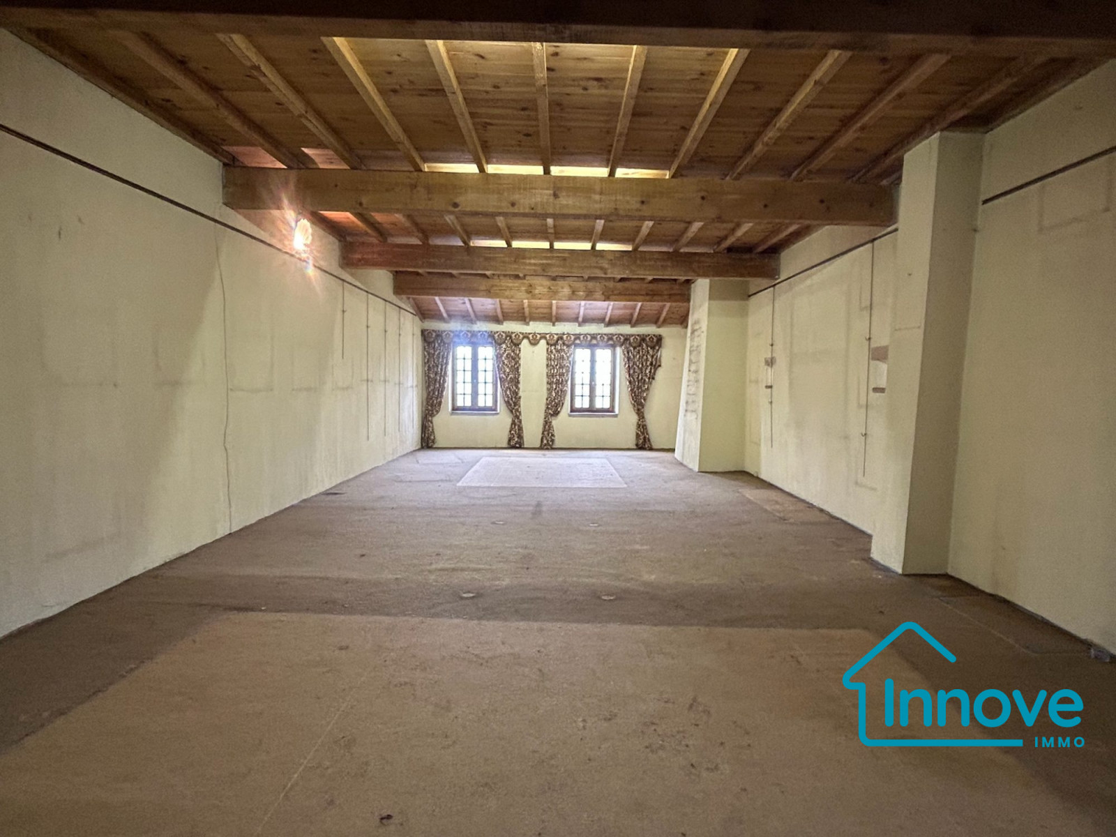 
                                                Vente
                                                 Maison de village à rénover au coeur de Pompignan