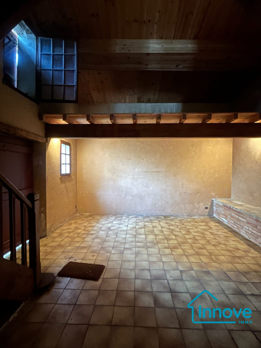 
                                                Vente
                                                 Maison de village à rénover au coeur de Pompignan