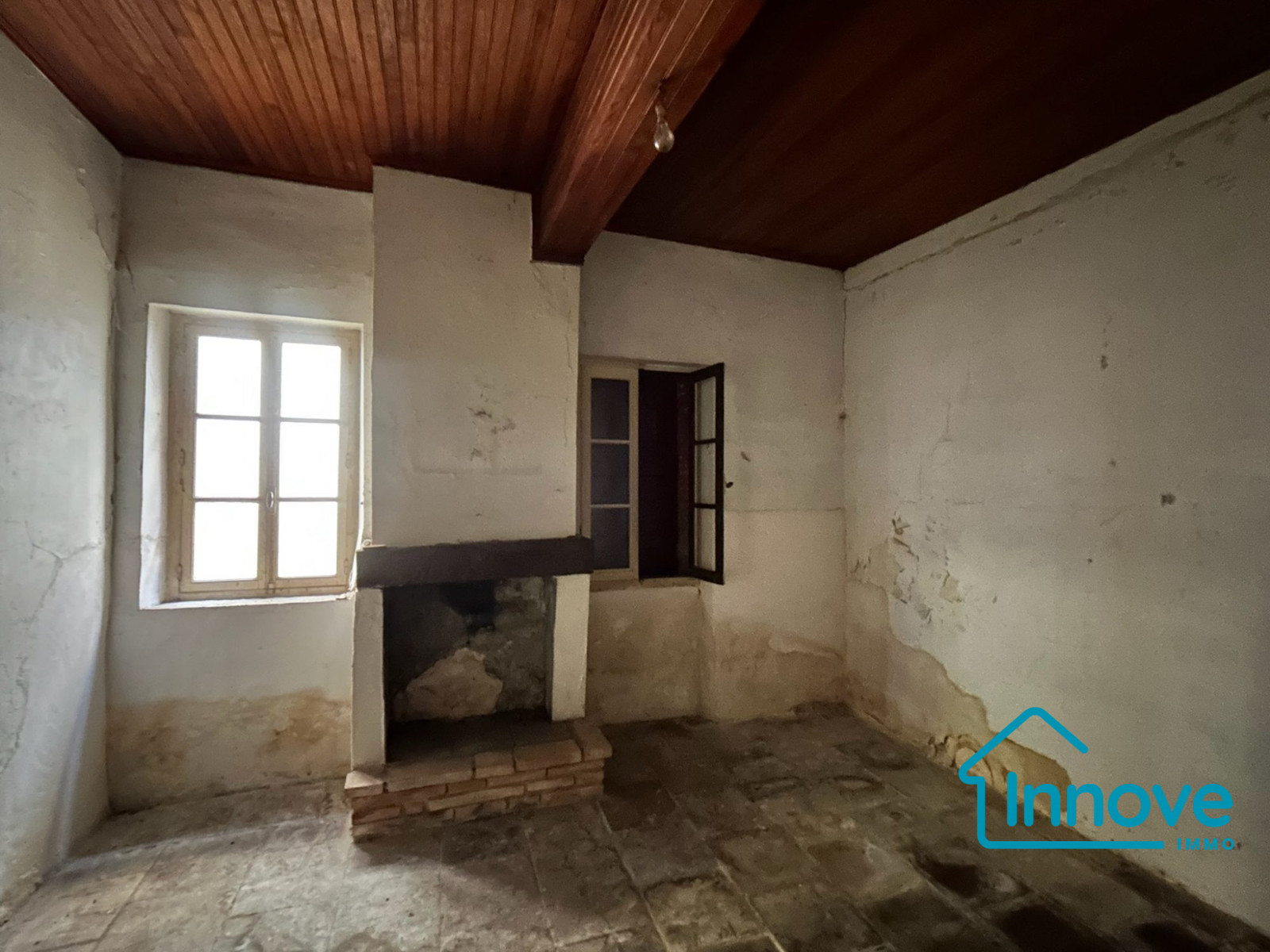
                                                Vente
                                                 Maison de village à rénover au coeur de Pompignan
