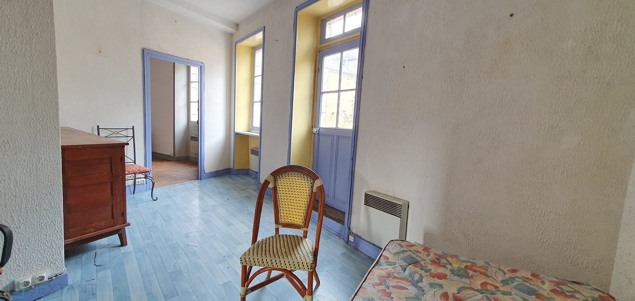 
                                                Vente
                                                 Maison de village à rénover idéalement située au cur du Périgord noir.