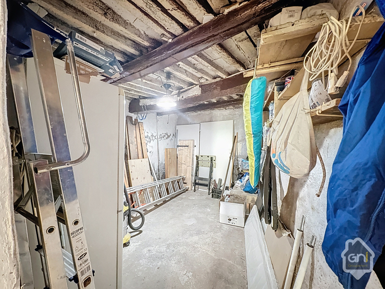 
                                                Vente
                                                 Maison de Village de Type 4 avec garage.