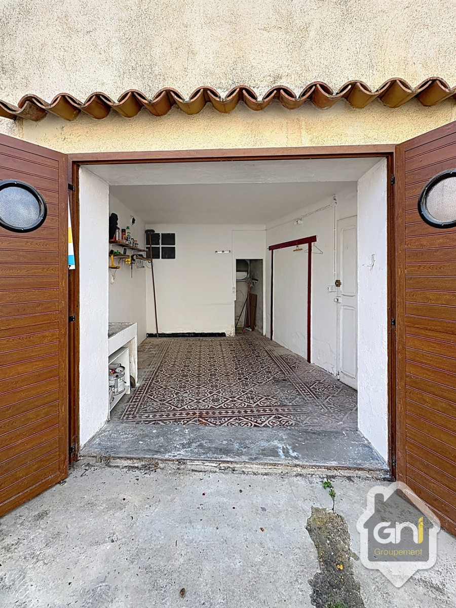 
                                                Vente
                                                 Maison de Village de Type 4 avec garage.