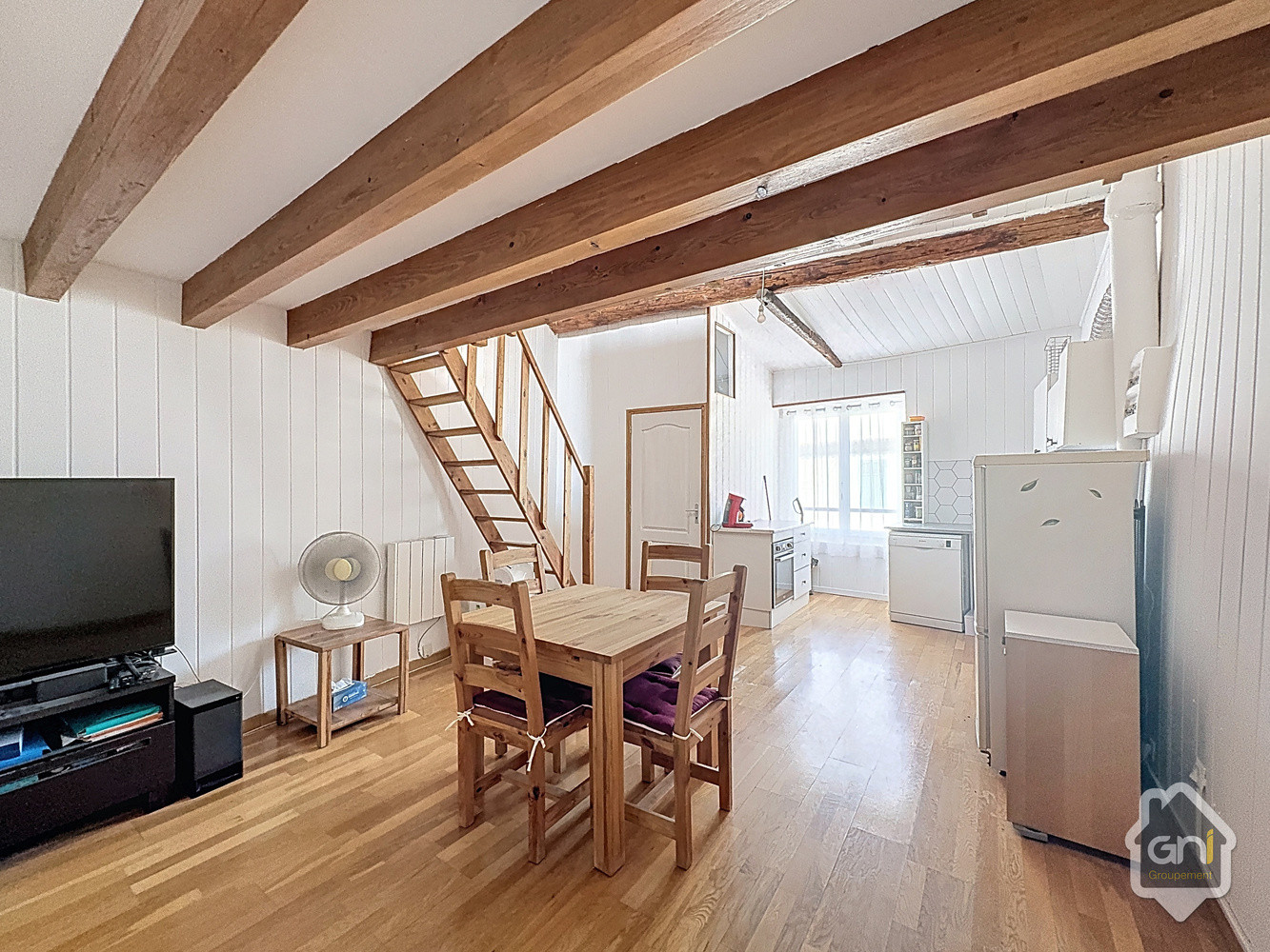 
                                                Vente
                                                 Maison de Village de Type 4 avec garage.