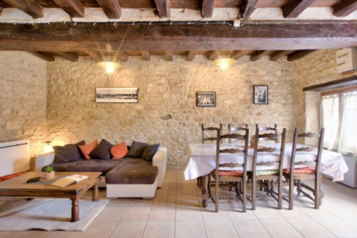 
                                                Vente
                                                 Maison de Village Rénovée à Souvigny (Allier)