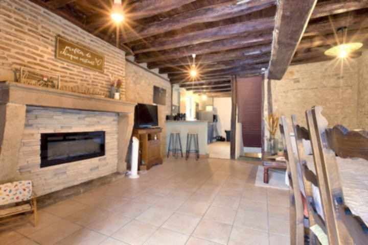 
                                                Vente
                                                 Maison de Village Rénovée à Souvigny (Allier)