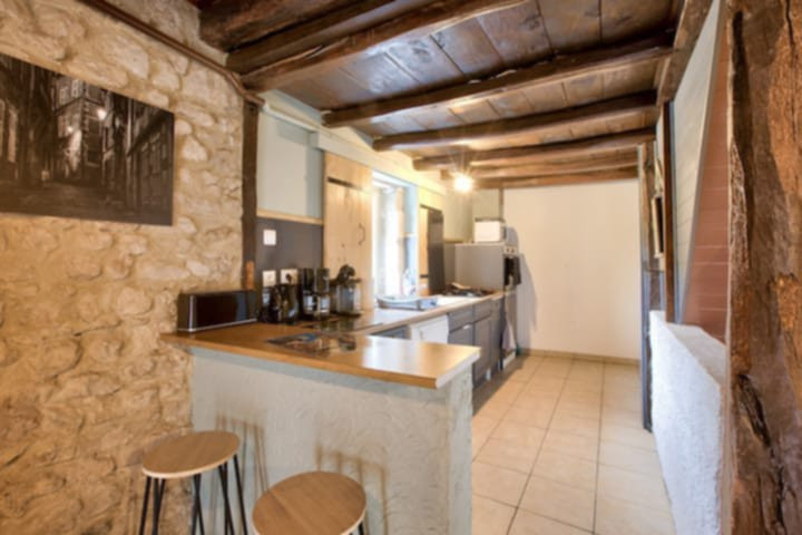 
                                                Vente
                                                 Maison de Village Rénovée à Souvigny (Allier)