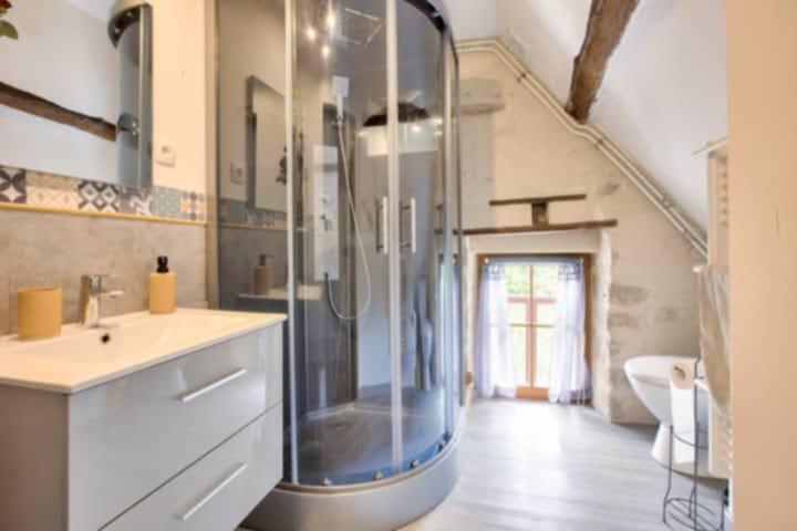
                                                Vente
                                                 Maison de Village Rénovée à Souvigny (Allier)