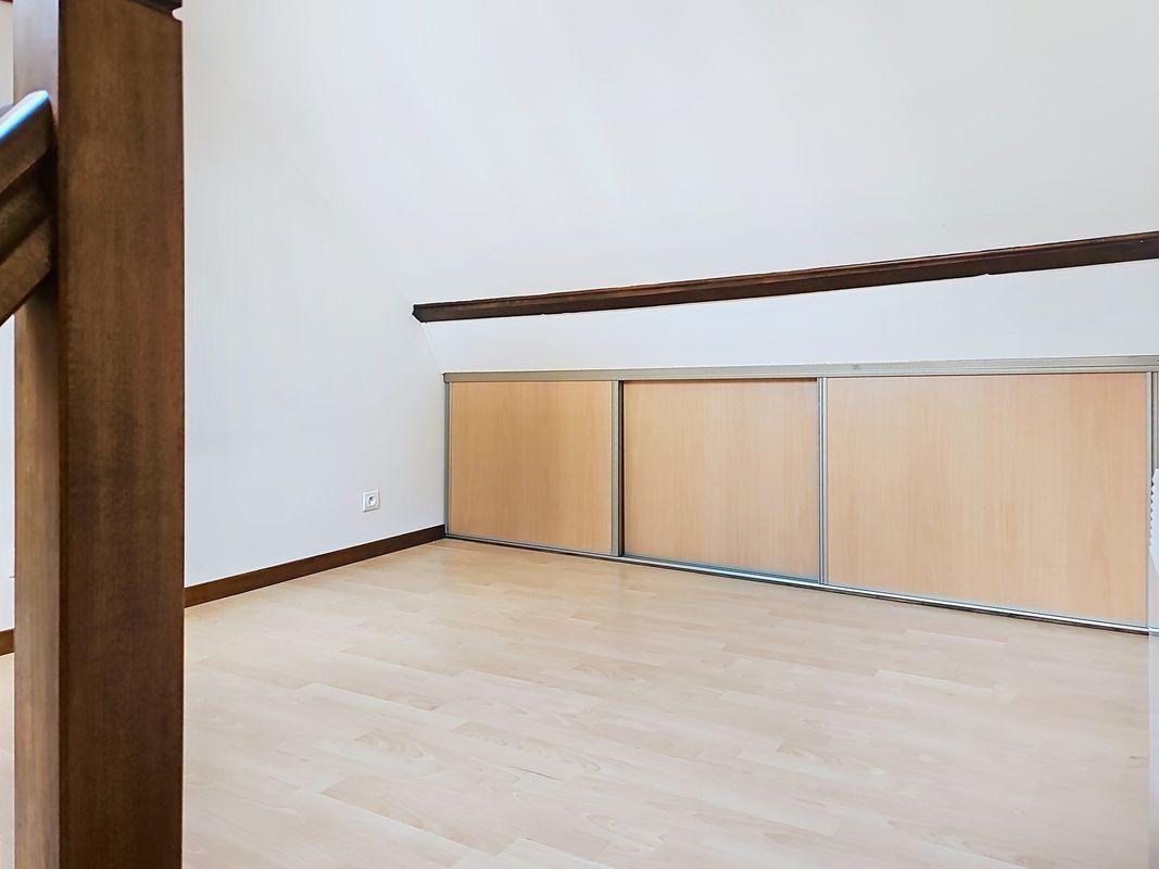 
                                                Location
                                                 Maison de Ville  35 m² garage privatif non meublée