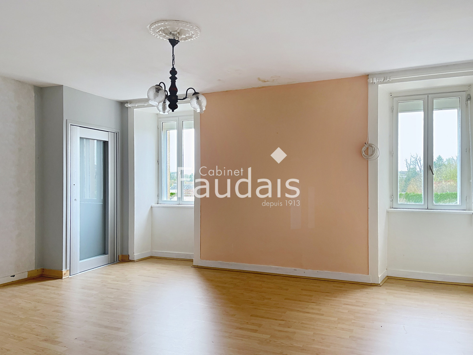 
                                                Vente
                                                 Maison de ville avec ascenseur, garage et jardin, à vendre a