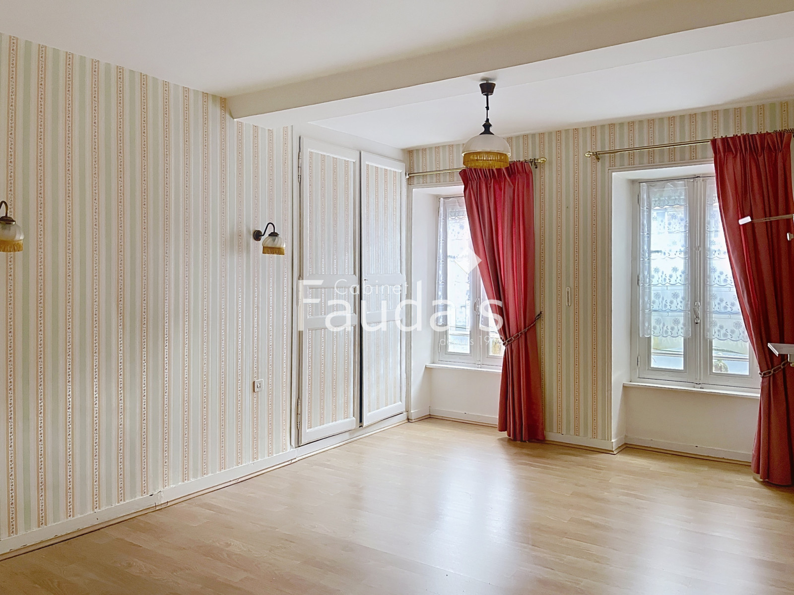 
                                                Vente
                                                 Maison de ville avec ascenseur, garage et jardin, à vendre a