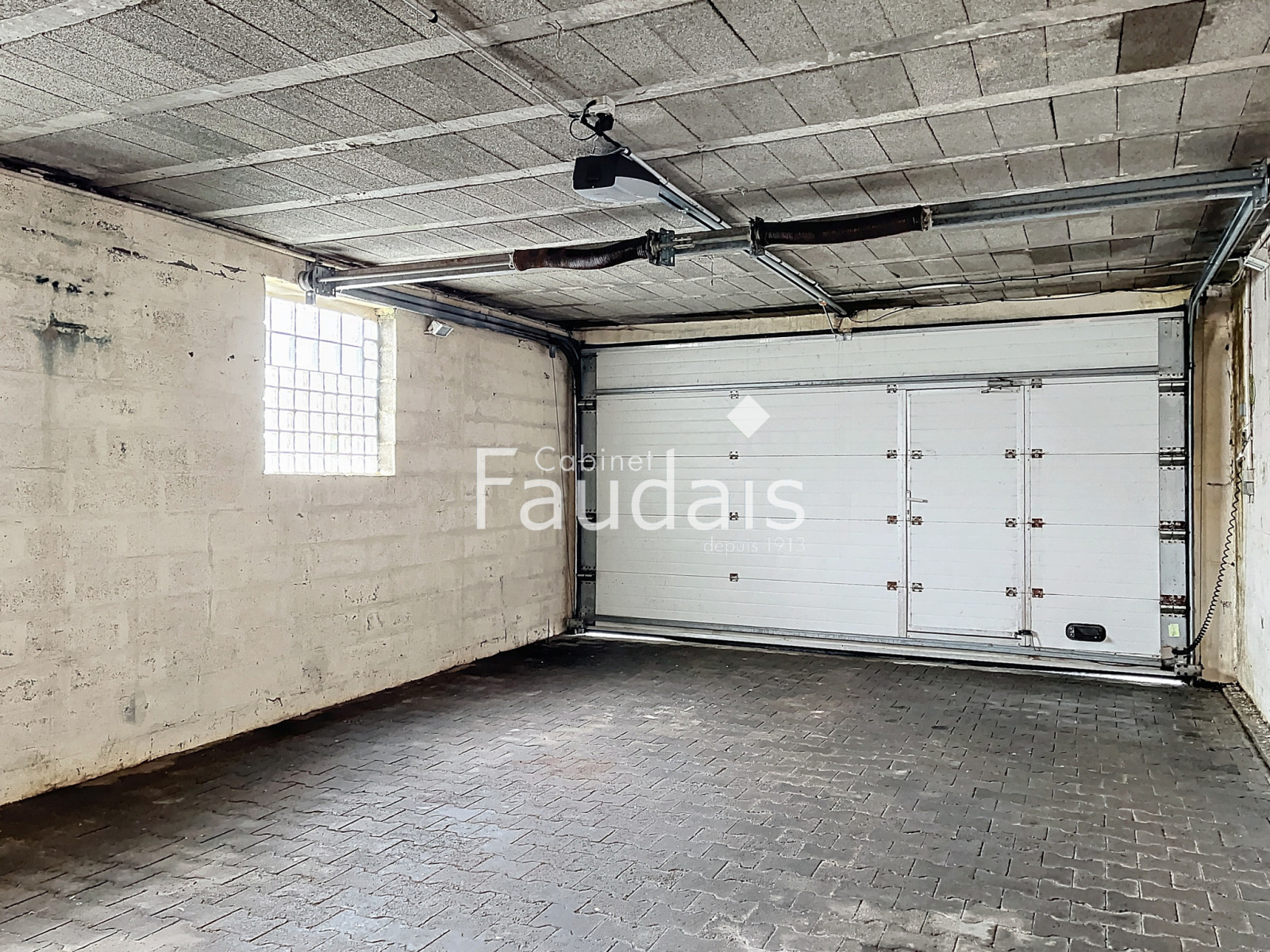 
                                                Vente
                                                 Maison de ville avec ascenseur, garage et jardin, à vendre a