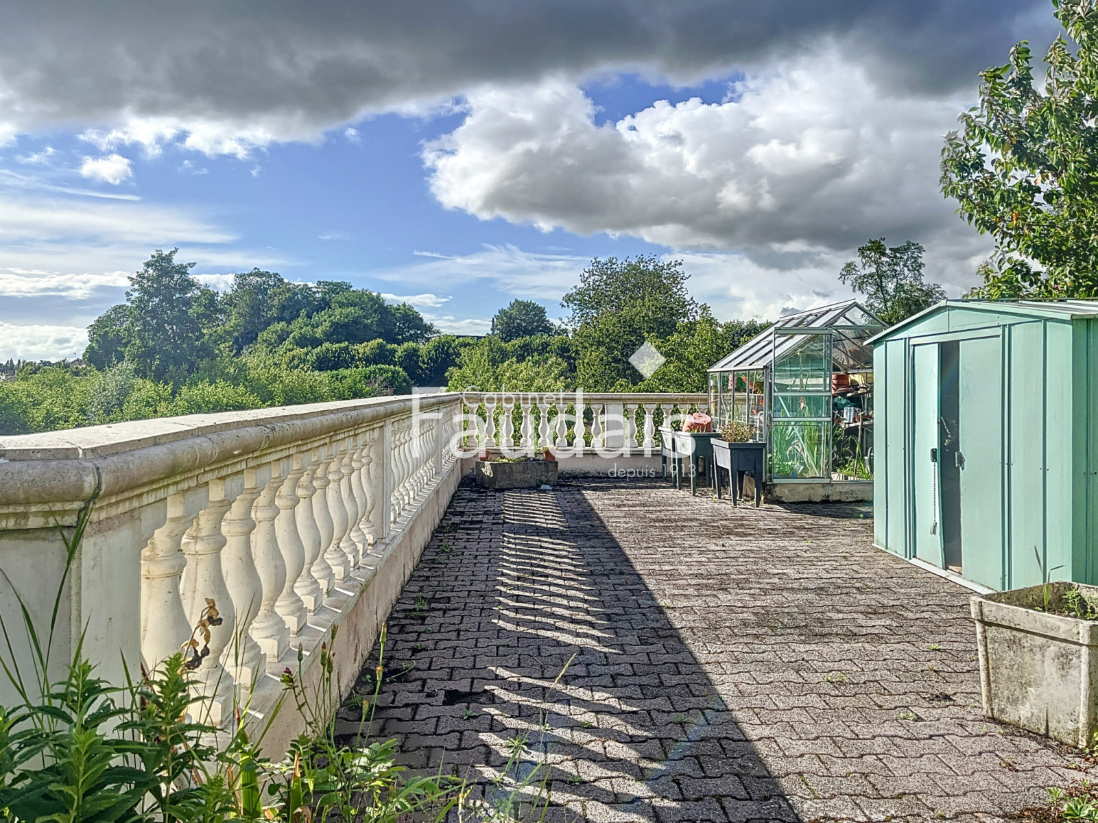 
                                                Vente
                                                 Maison de ville avec ascenseur, garage et jardin, à vendre a