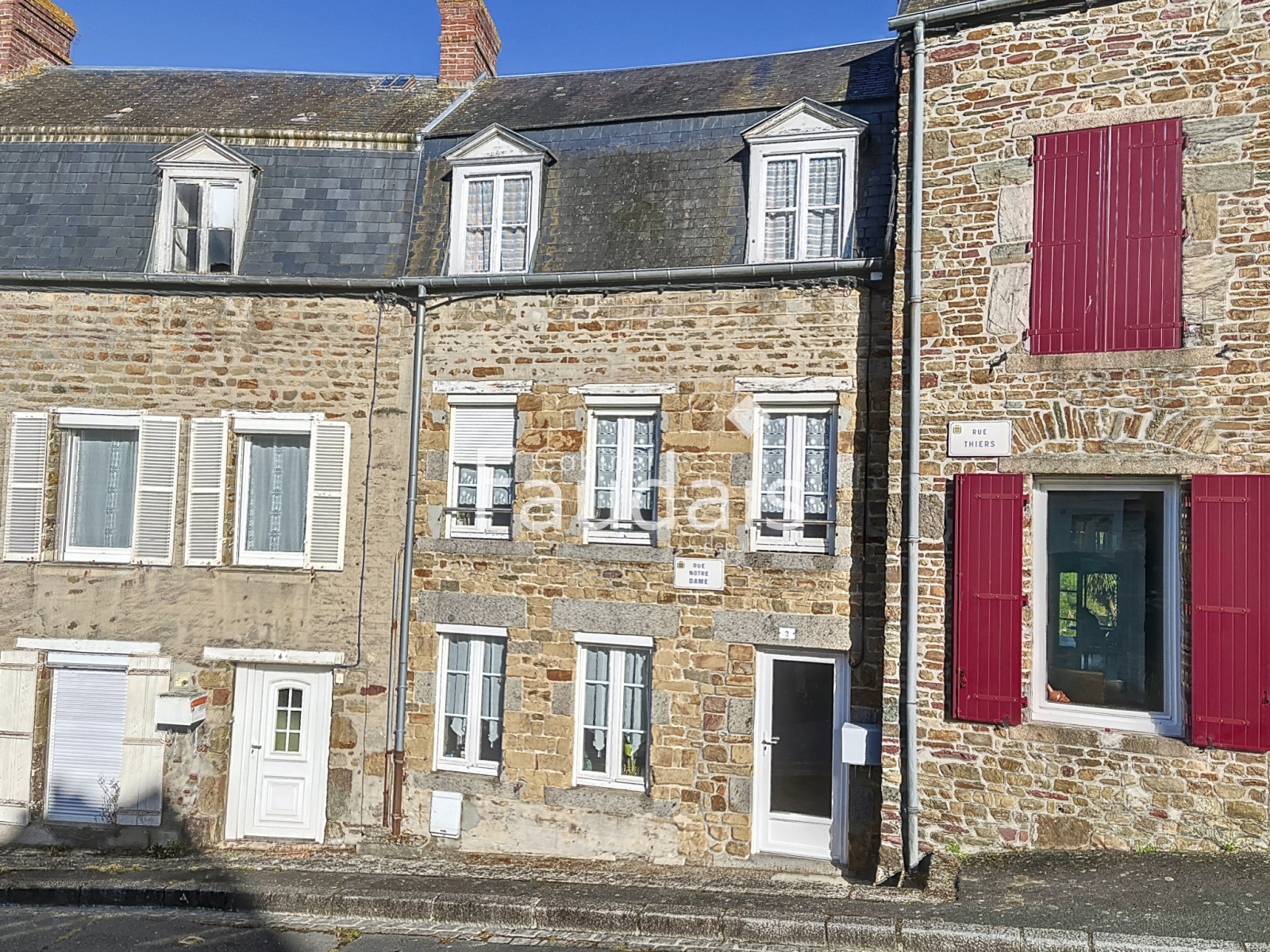 
                                                Vente
                                                 Maison de ville avec ascenseur, garage et jardin, à vendre a