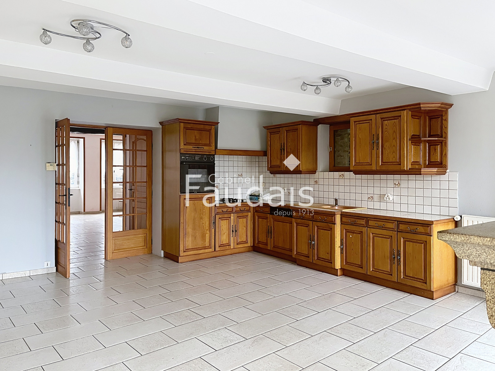 
                                                Vente
                                                 Maison de ville avec ascenseur, garage et jardin, à vendre a