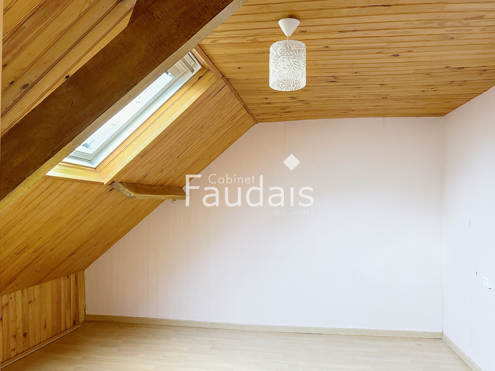 
                                                Vente
                                                 Maison de ville avec ascenseur, garage et jardin, à vendre a