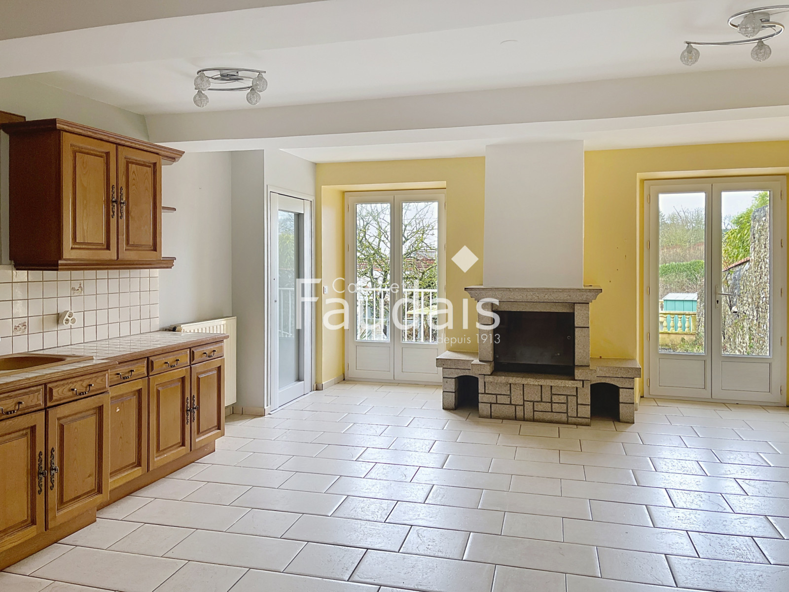 
                                                Vente
                                                 Maison de ville avec ascenseur, garage et jardin, à vendre a