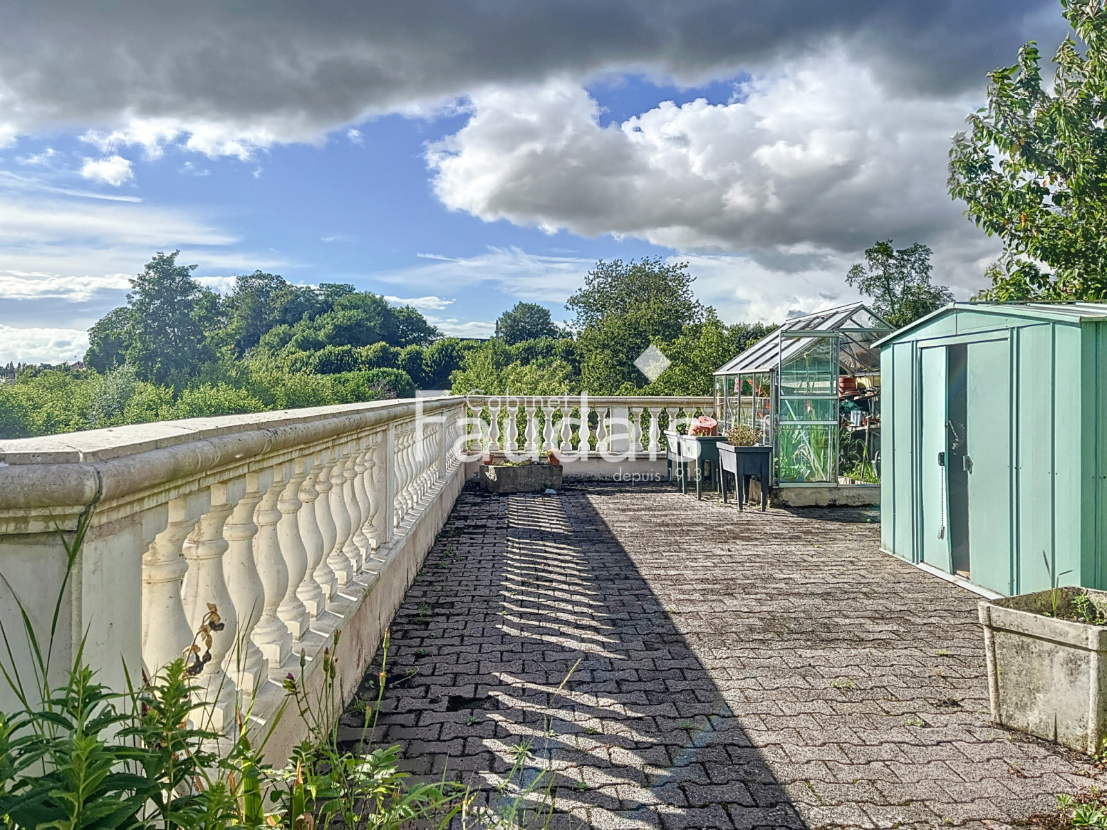 
                                                Vente
                                                 Maison de ville avec ascenseur, garage et jardin, à vendre a