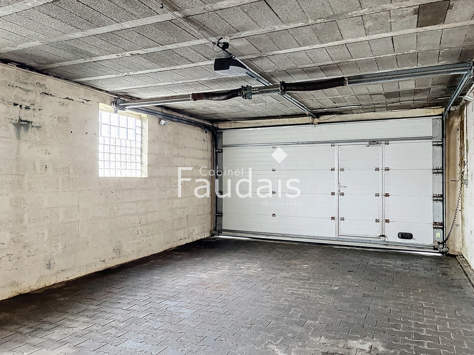
                                                Vente
                                                 Maison de ville avec ascenseur, garage et jardin, à vendre a