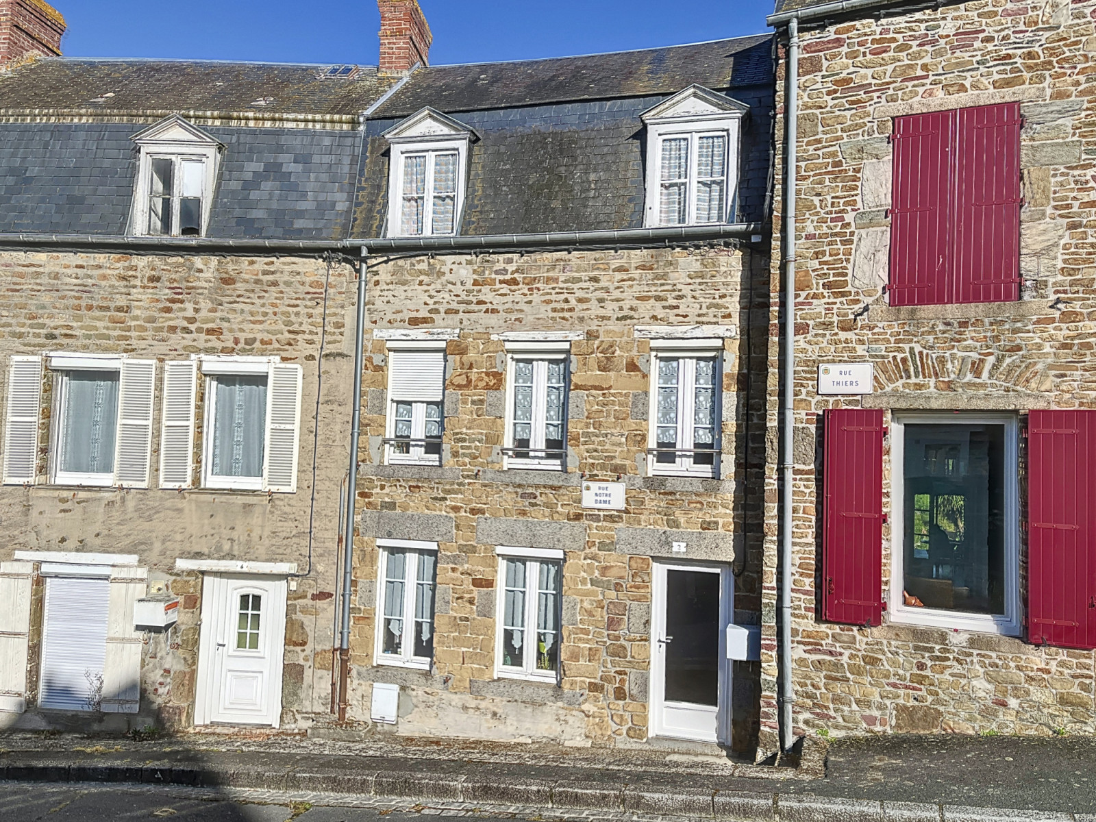 
                                                Vente
                                                 Maison de ville avec ascenseur, garage et jardin, à vendre a