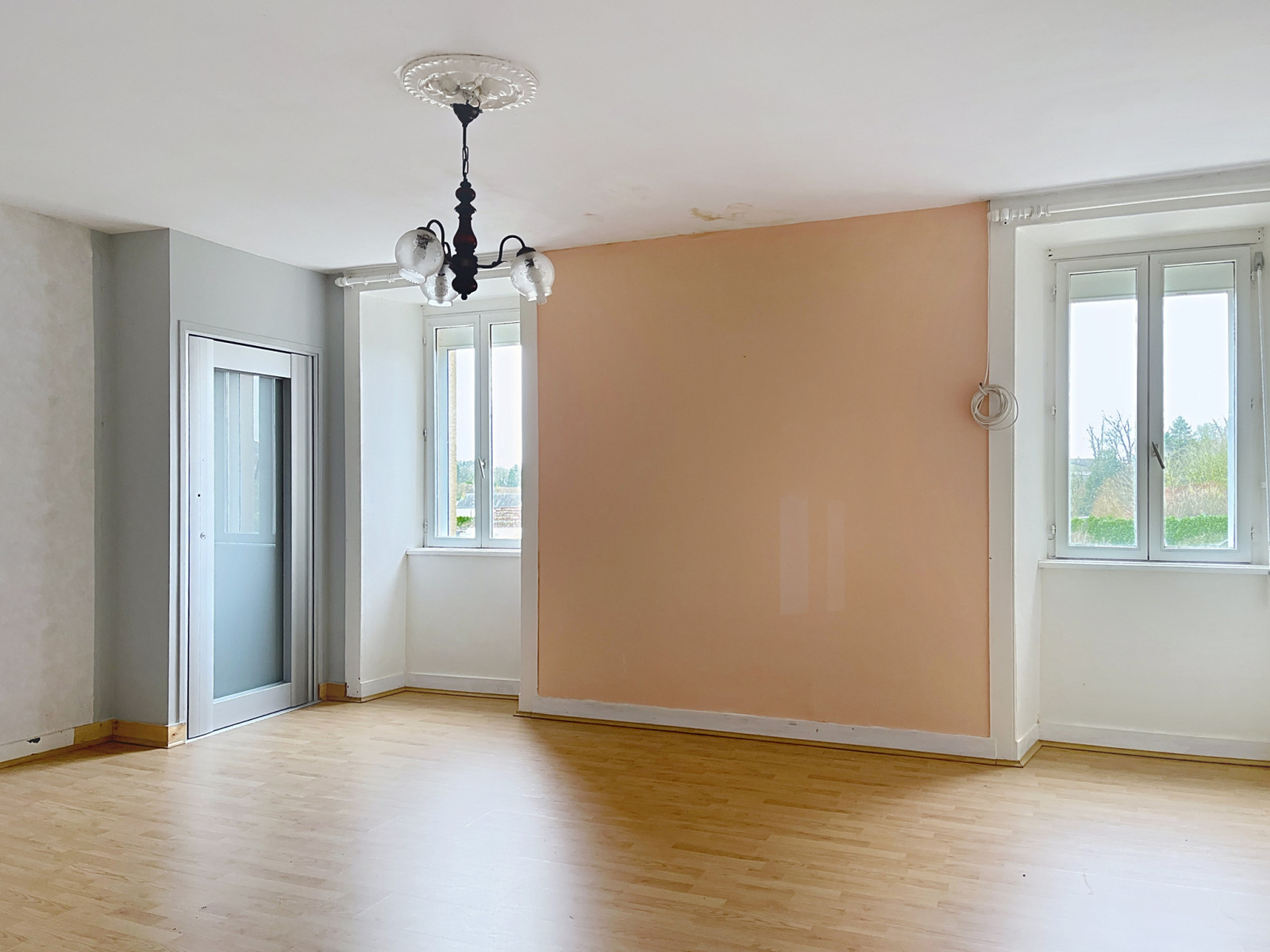 
                                                Vente
                                                 Maison de ville avec ascenseur, garage et jardin, à vendre a
