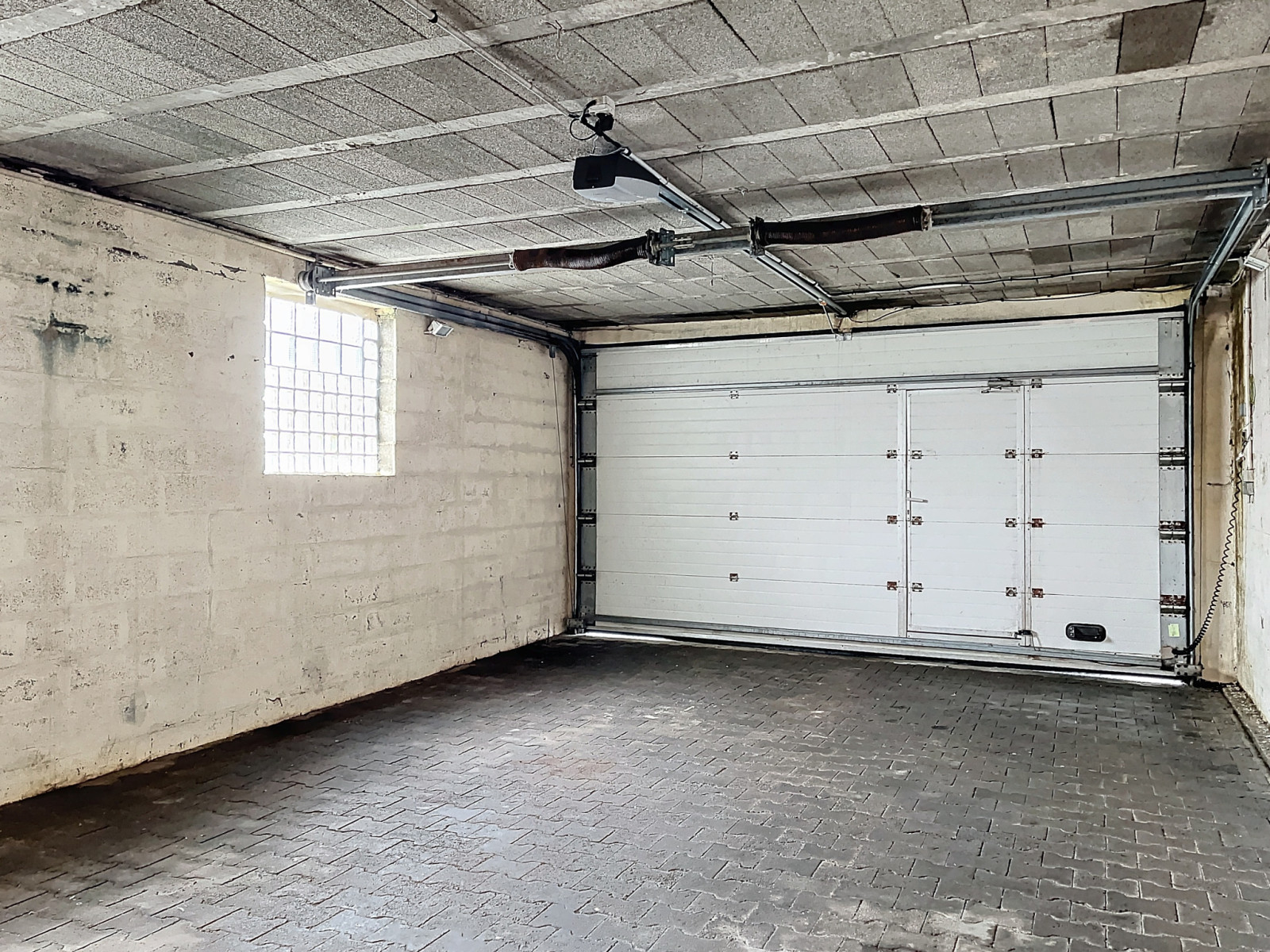 
                                                Vente
                                                 Maison de ville avec ascenseur, garage et jardin, à vendre a