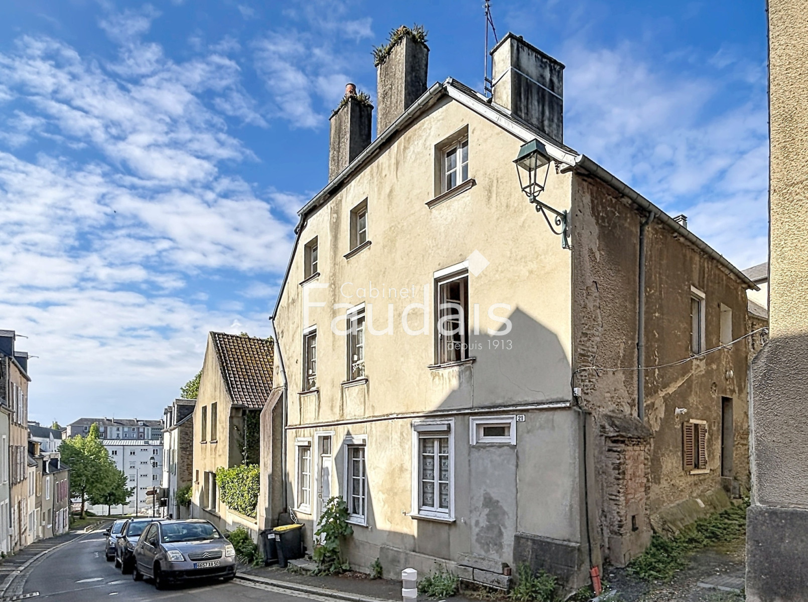 
                                                Vente
                                                 Maison de ville    Beau potentiel à rénover
