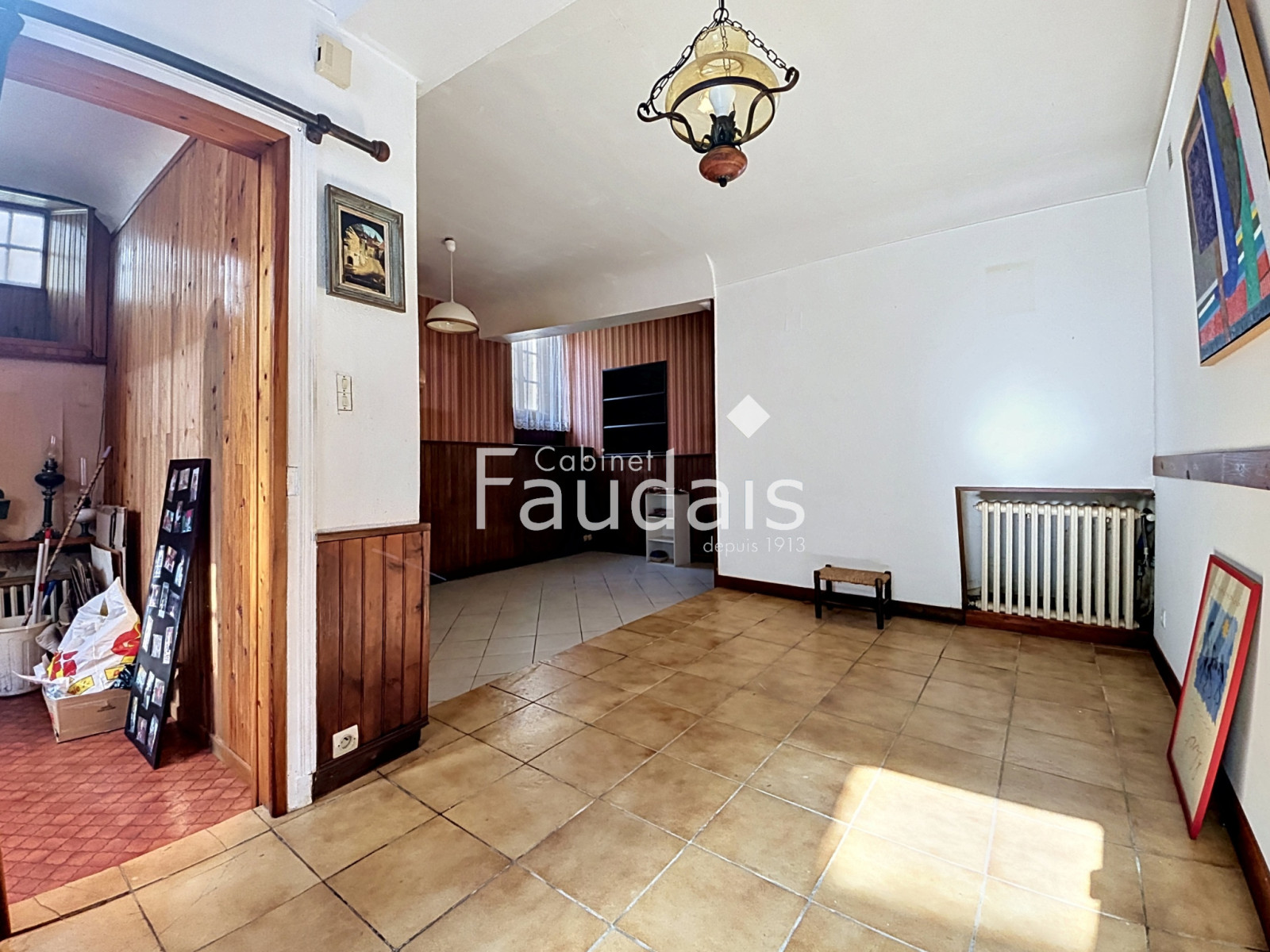
                                                Vente
                                                 Maison de ville    Beau potentiel à rénover