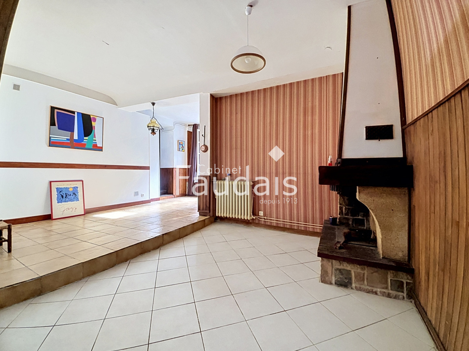 
                                                Vente
                                                 Maison de ville    Beau potentiel à rénover