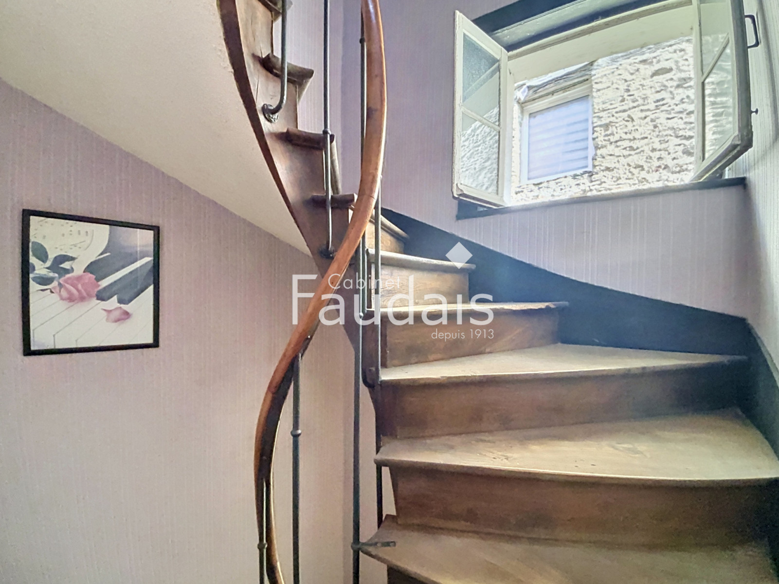 
                                                Vente
                                                 Maison de ville    Beau potentiel à rénover