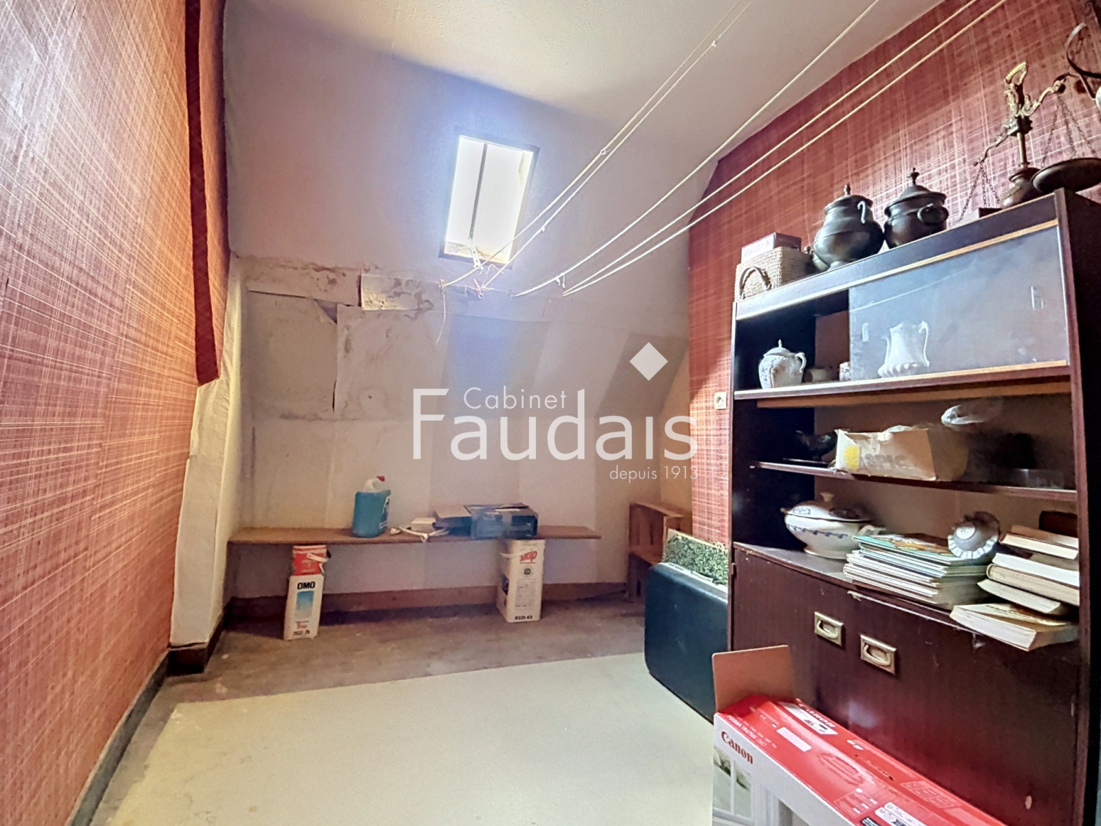 
                                                Vente
                                                 Maison de ville    Beau potentiel à rénover